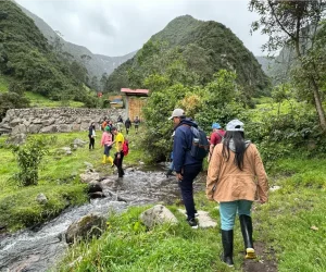 people-hiking-Karanki-Magdalena